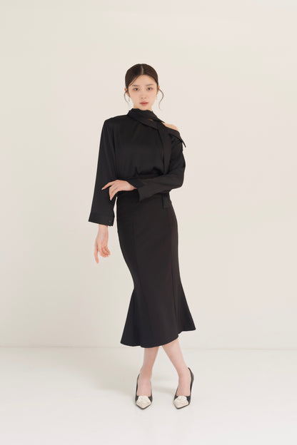 サテンアシンメトリータイブラウス