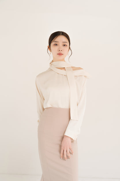 サテンアシンメトリータイブラウス