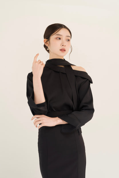 サテンアシンメトリータイブラウス