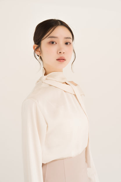 サテンアシンメトリータイブラウス